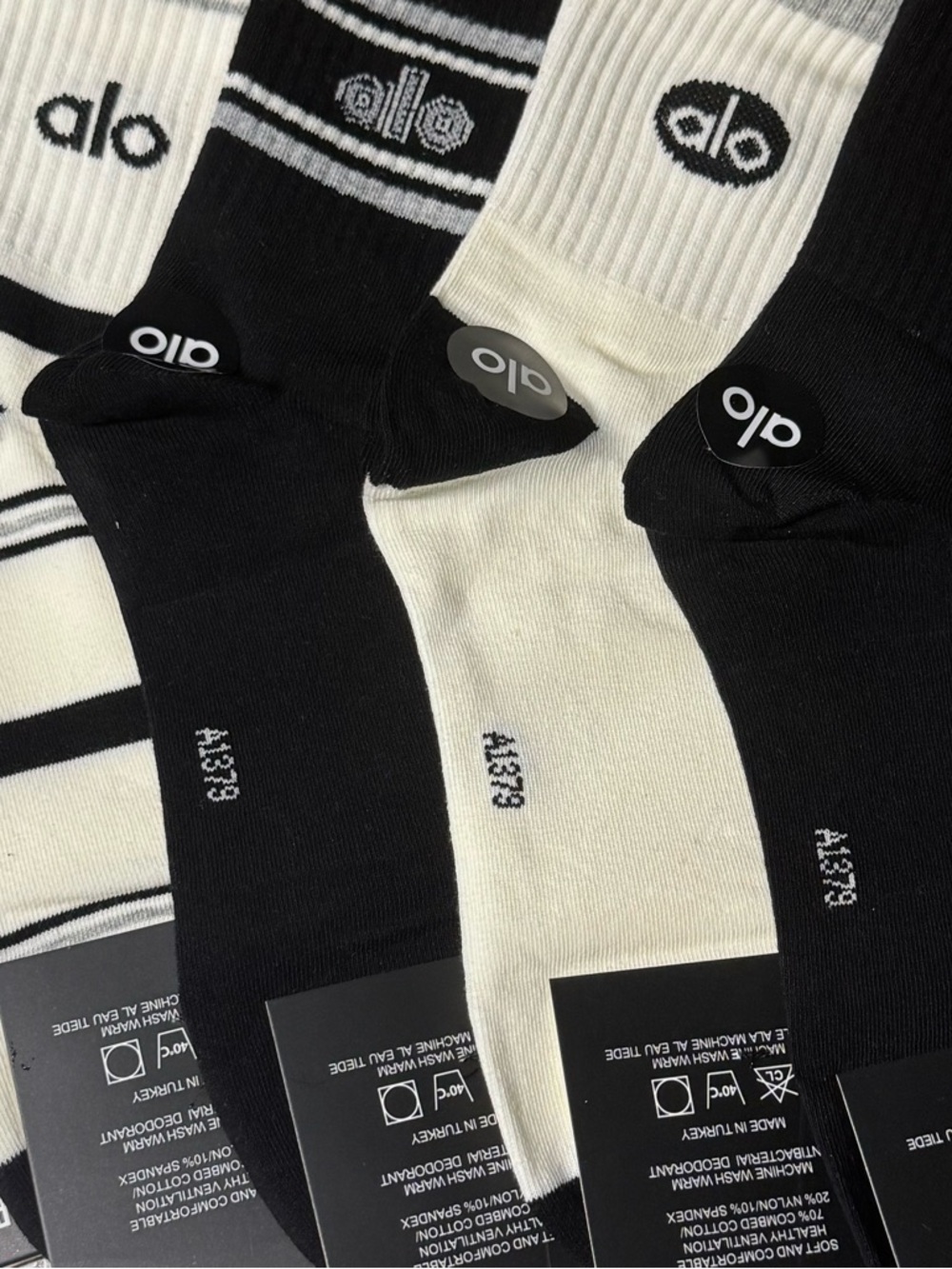 New Alo socks
New in box and with tags 
5 pairs size Medium
Unisex - Picture 8 of 8